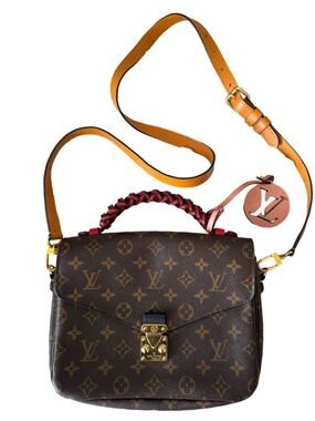 Louis Vuitton Pochette Métis in Monogram canvas